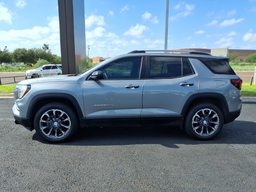 Used 2025 GMC Terrain Elevation w/ Elevation Premium Package AWD/4WD image 2