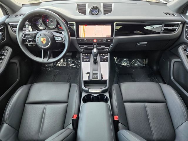 Used 2025 Porsche Macan image 13