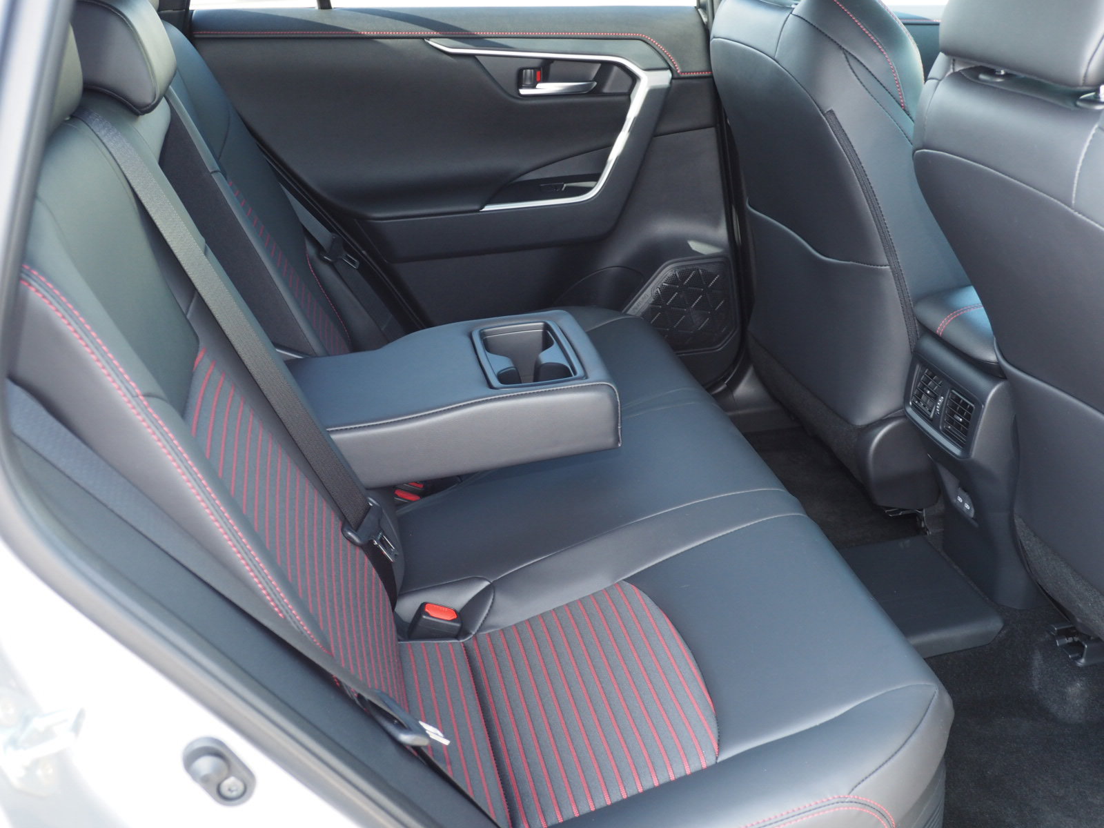 Used 2025 Toyota RAV4 XSE image 22