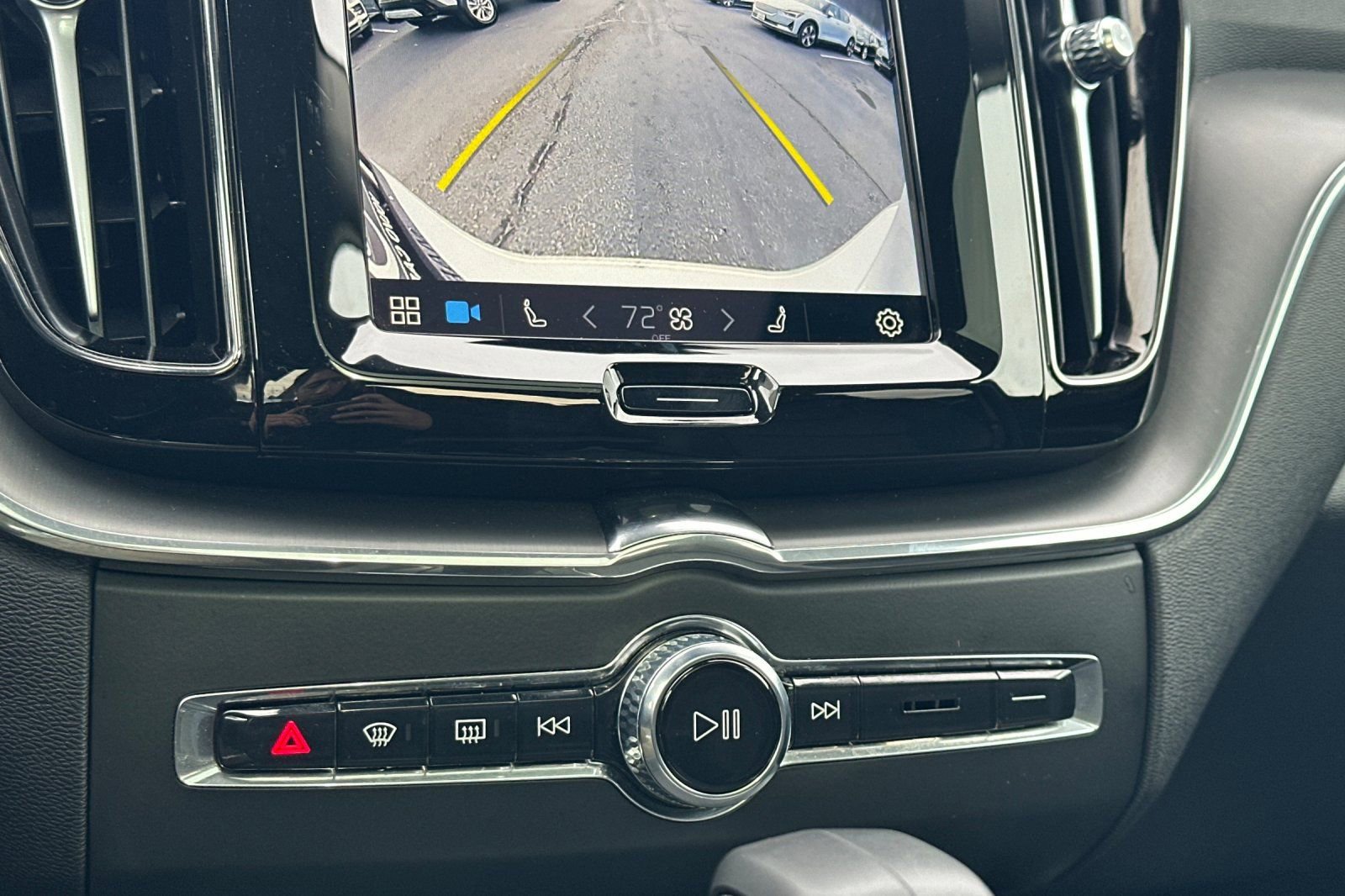 Certified 2024 Volvo XC60 B5 Core image 24