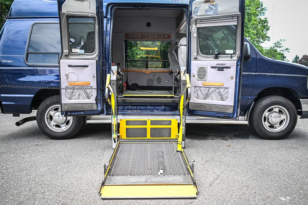 Used 2011 Ford E-150 and Econoline 150 w/ RV Plus Pkg RWD image 16