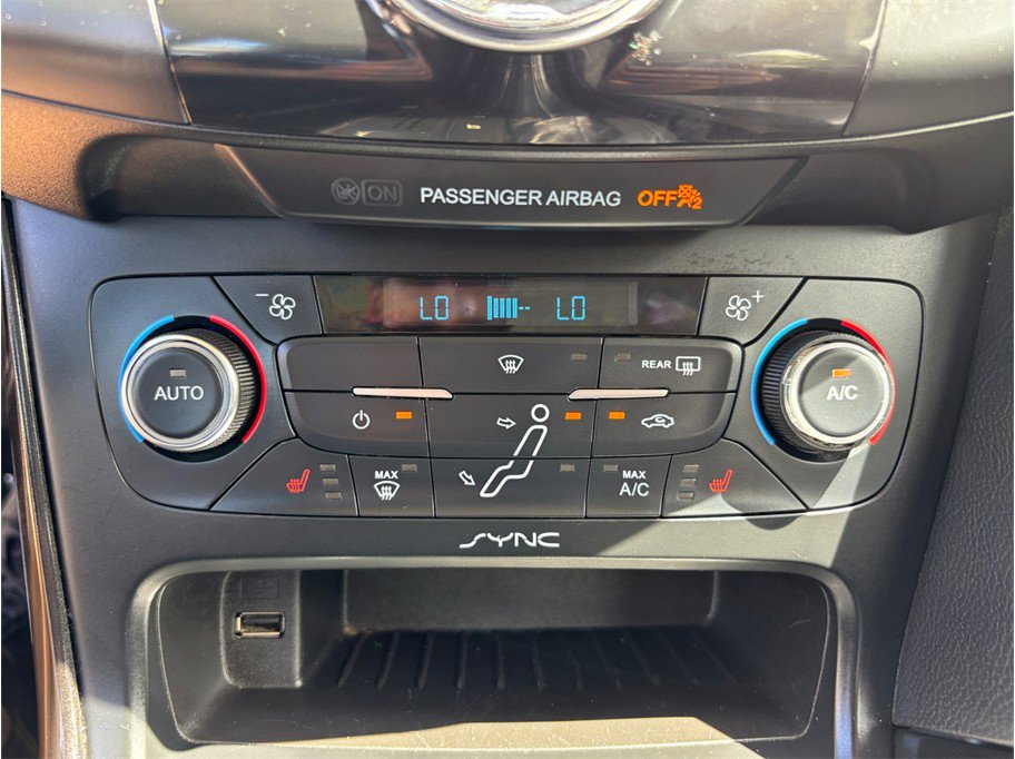 Used 2015 Ford Focus Titanium image 26