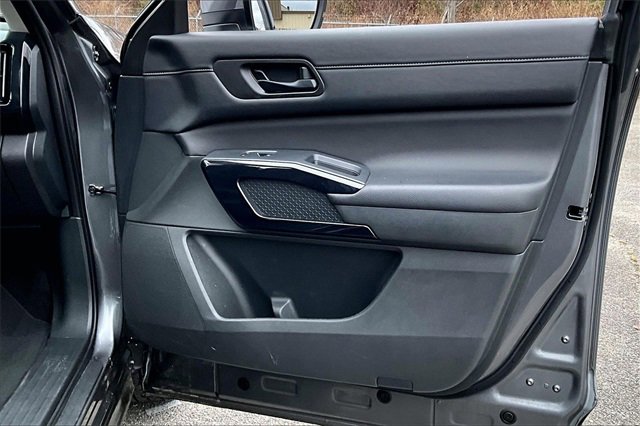 Certified 2025 Nissan Pathfinder SV image 27