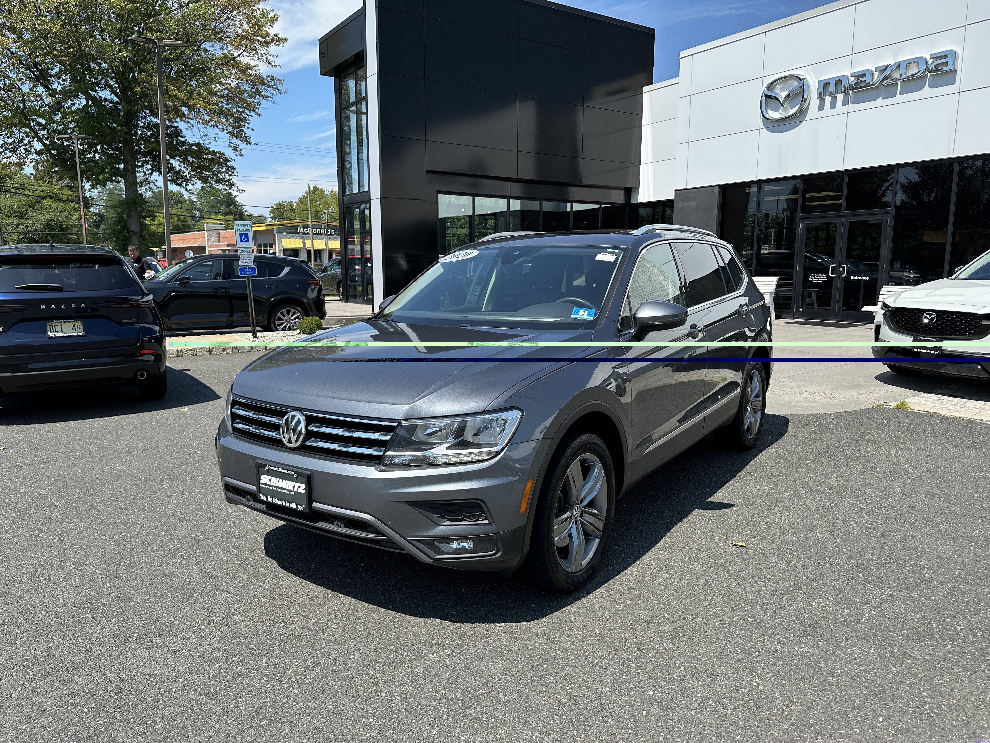 Used 2020 Volkswagen Tiguan SEL AWD/4WD image 3