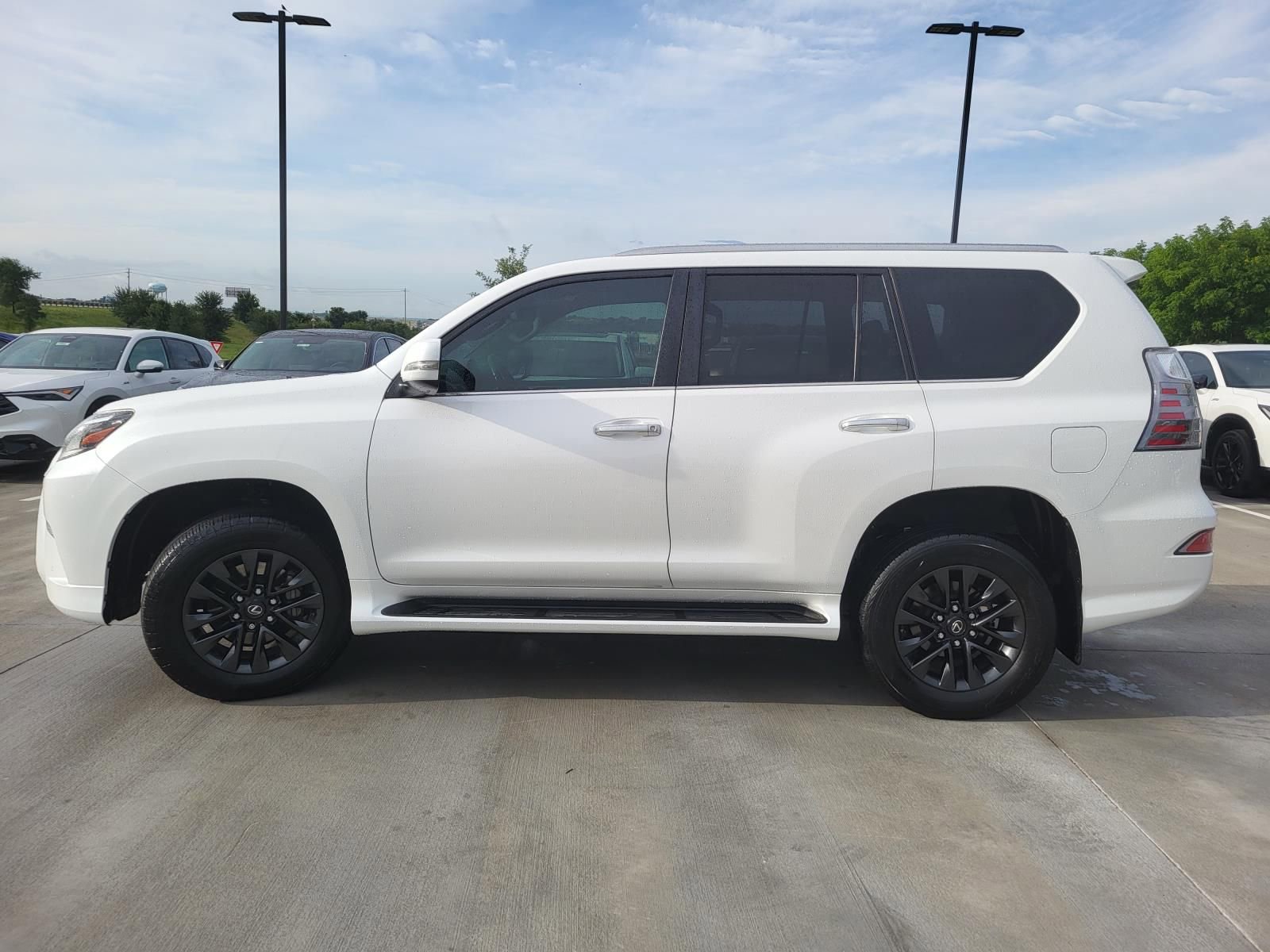 Used 2021 Lexus GX 460 Premium w/ Premium Package AWD/4WD image 3