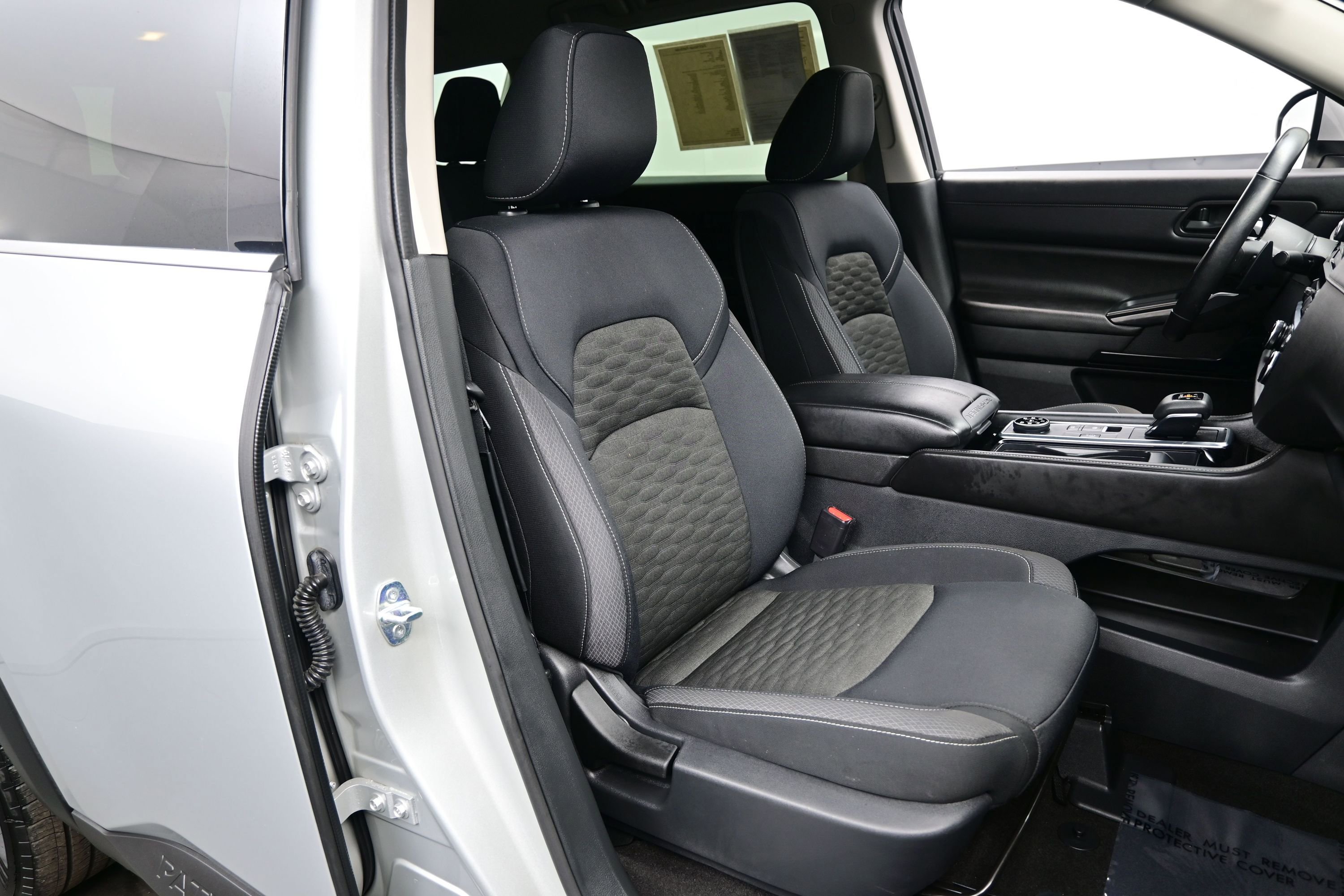 Used 2023 Nissan Pathfinder SV AWD/4WD image 14