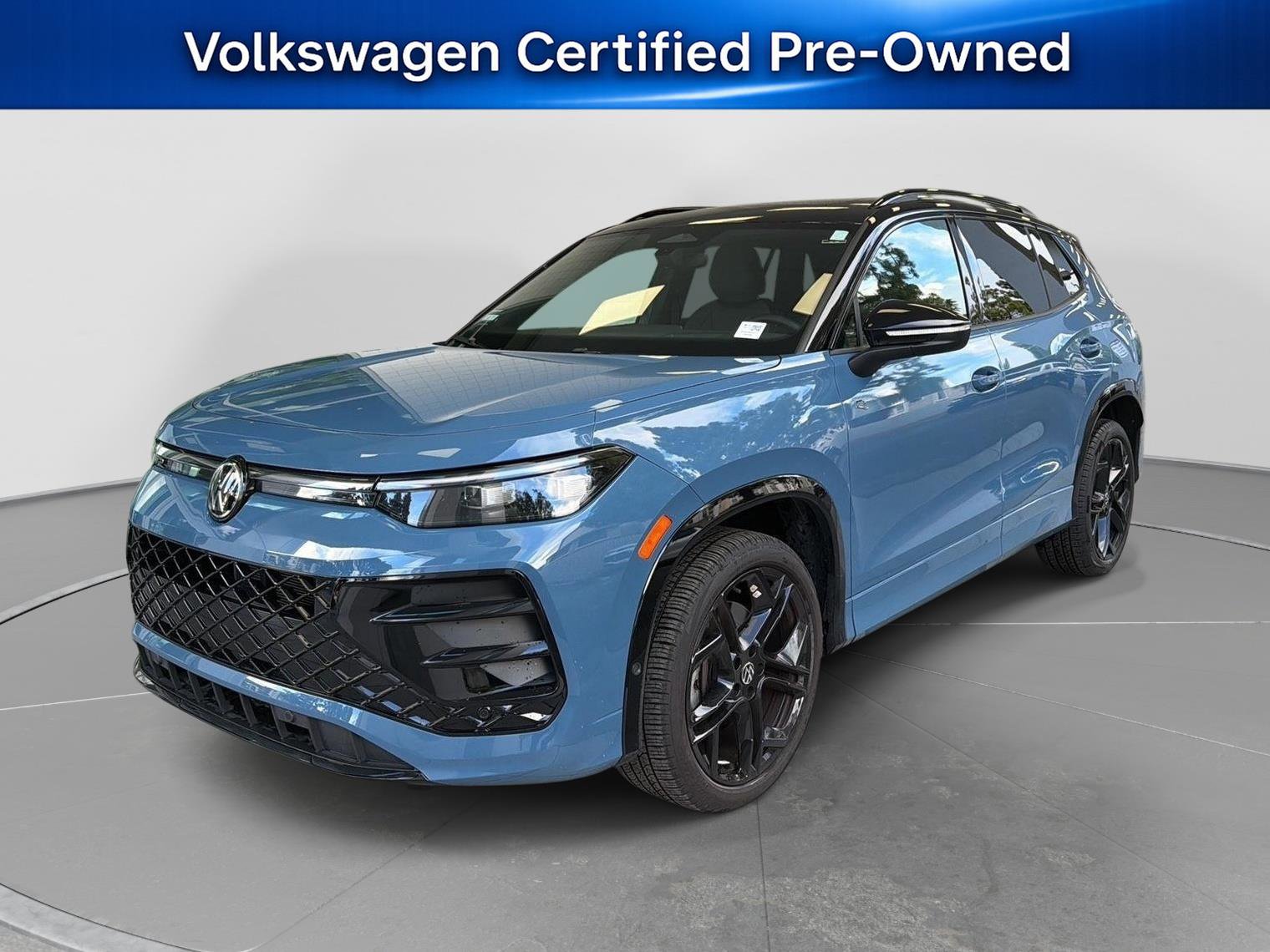 Certified 2025 Volkswagen Tiguan SE R-Line