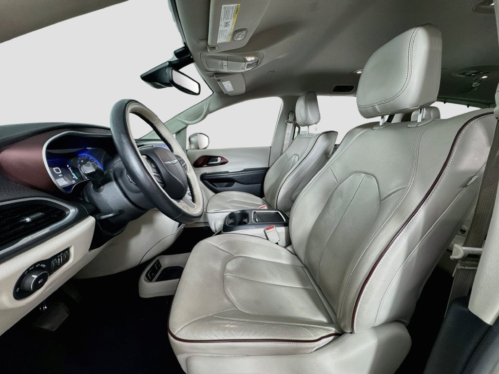Used 2017 Chrysler Pacifica Limited FWD image 12