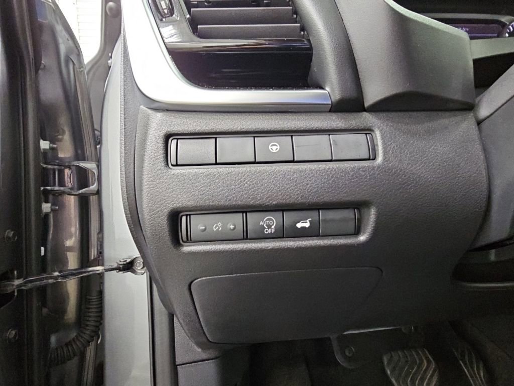 Used 2023 Nissan Rogue SL w/ SL Premium Package FWD image 27