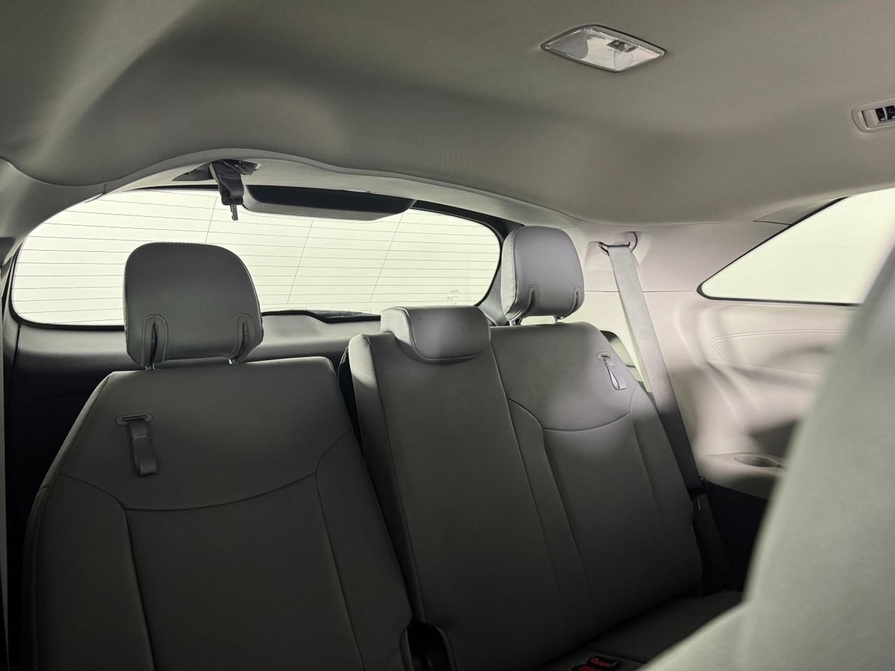 Used 2023 Toyota Sienna XLE FWD image 33