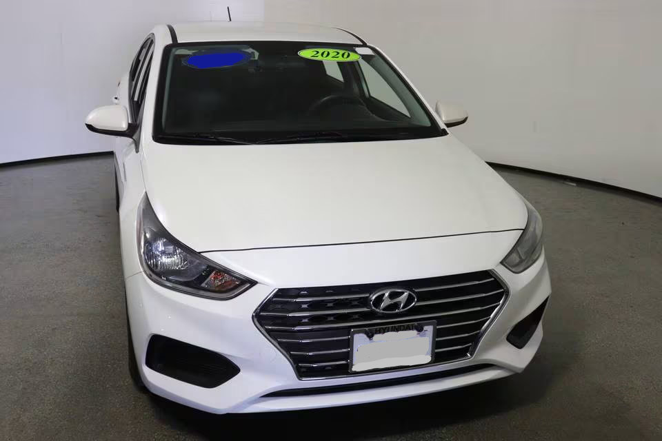 Used 2020 Hyundai Accent SEL image 2
