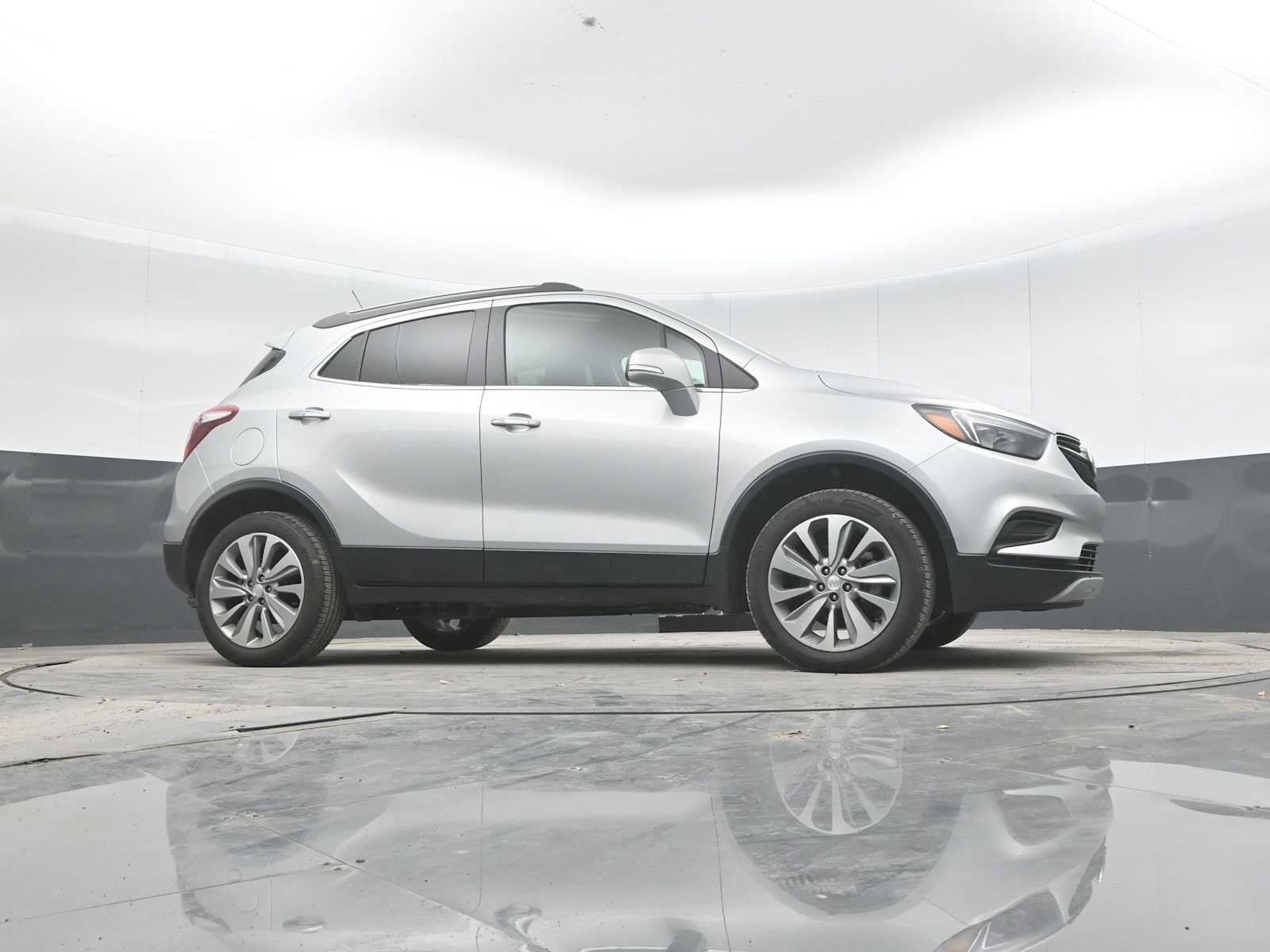 Used 2018 Buick Encore Preferred AWD/4WD image 29
