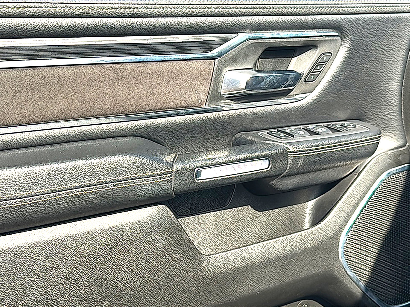 Used 2024 RAM 1500 Laramie image 16