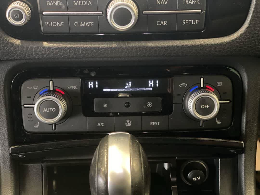 Used 2016 Volkswagen Touareg Sport AWD/4WD image 22