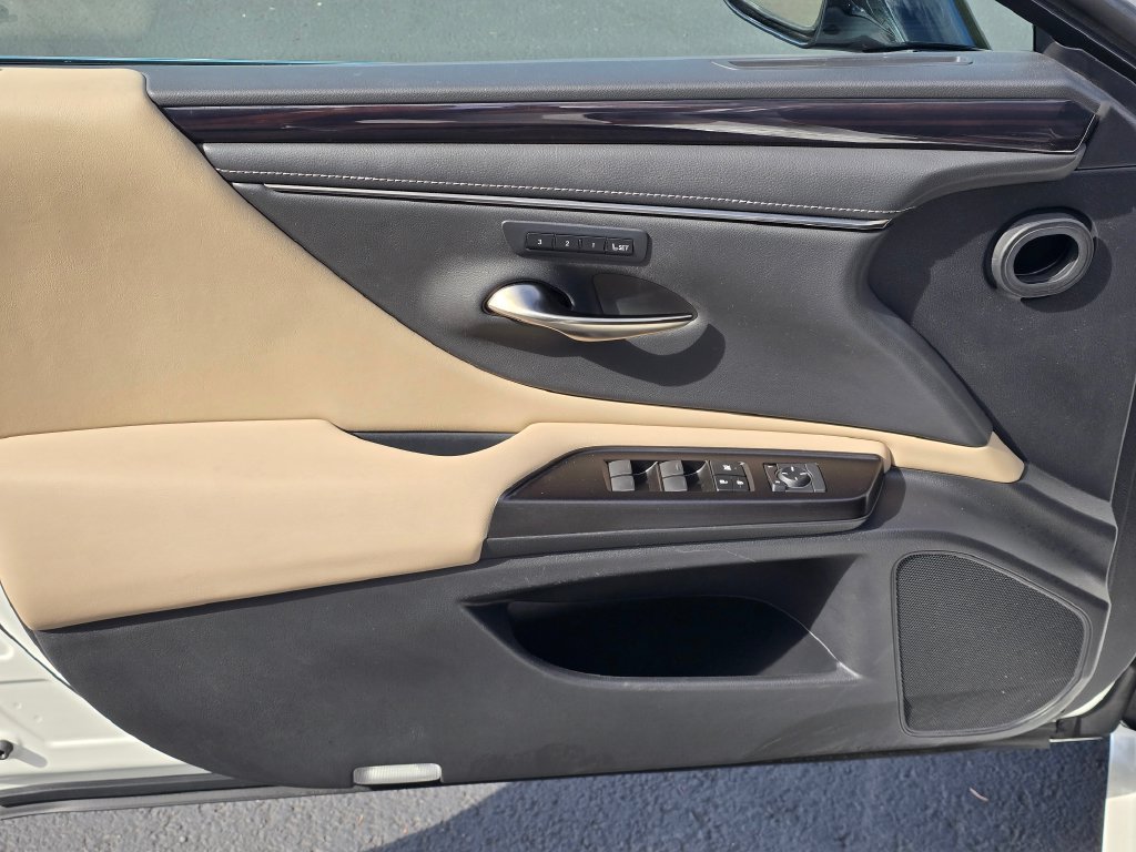 Used 2019 Lexus ES 350 w/ Premium Package FWD image 9
