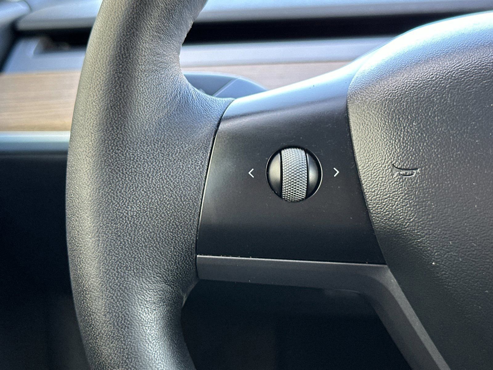 Used 2022 Tesla Model Y Performance AWD/4WD image 27