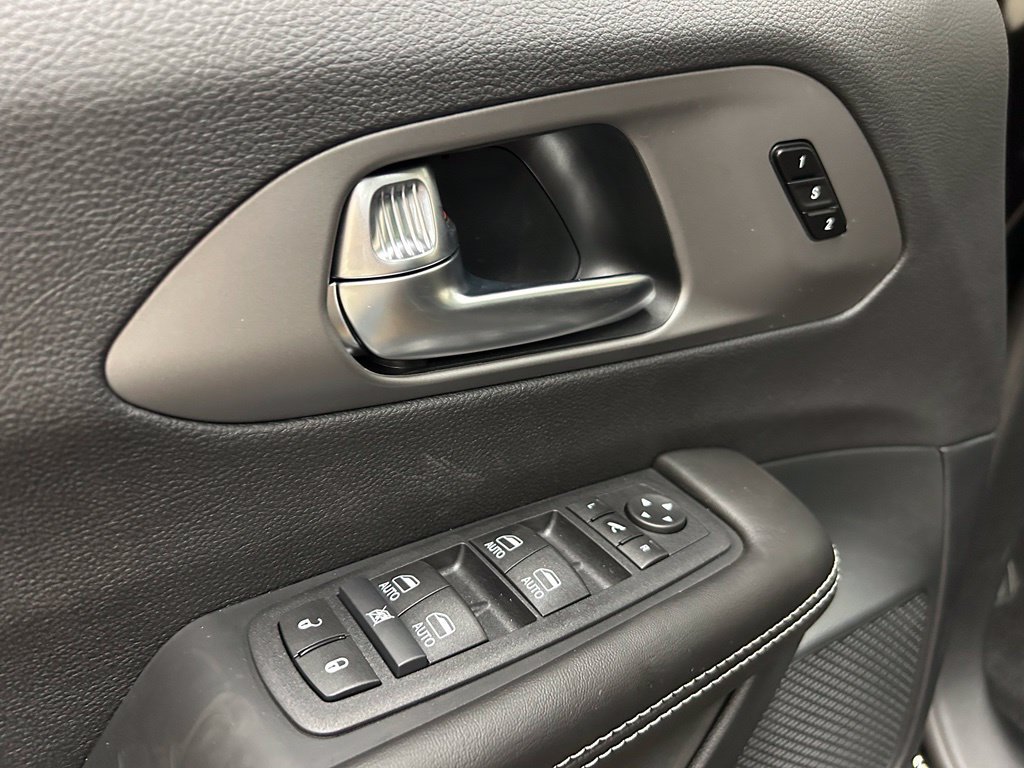 New 2027 Chrysler Pacifica Limited FWD image 27