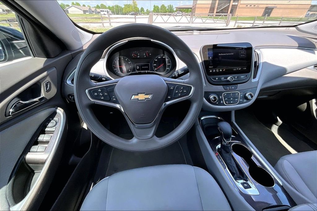 Used 2025 Chevrolet Malibu LT FWD image 5