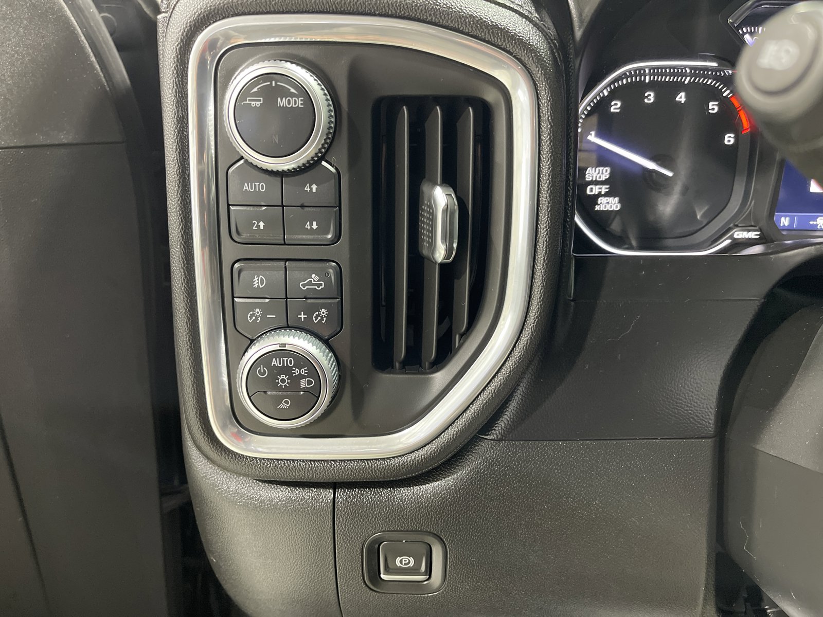 Used 2020 GMC Sierra 1500 SLT w/ SLT Premium Plus Package AWD/4WD image 31