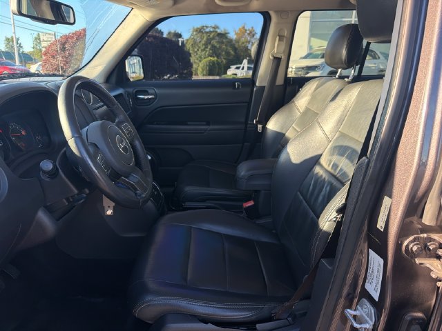 Used 2015 Jeep Patriot High Altitude AWD/4WD image 9