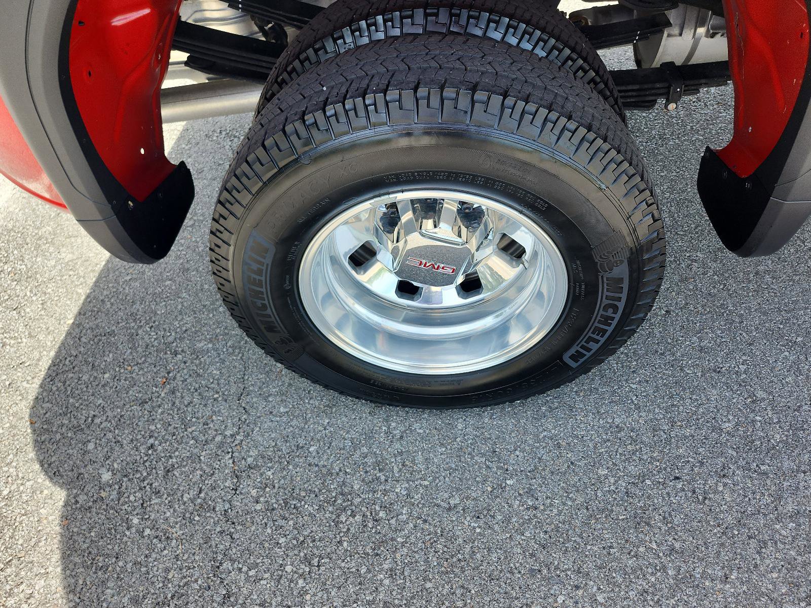 Used 2024 GMC Sierra 3500 SLT w/ SLT Convenience Package image 7