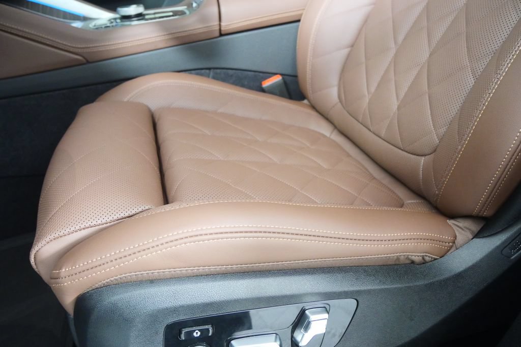 Used 2027 BMW X6 xDrive40i w/ Executive Package AWD/4WD image 9