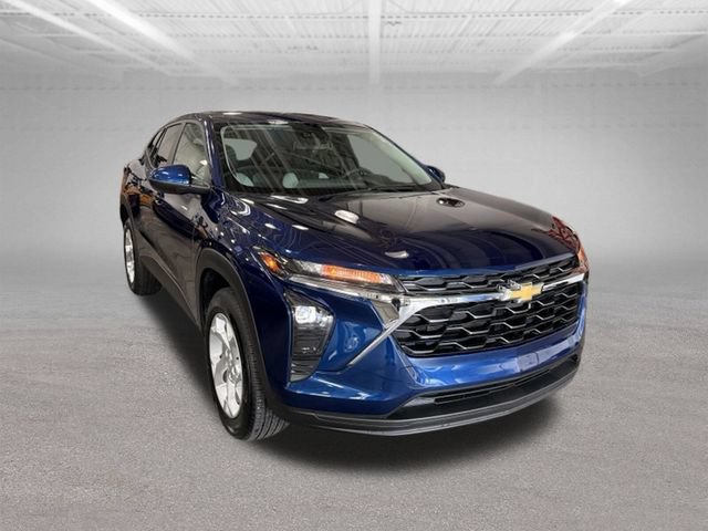 Used 2024 Chevrolet Trax LS w/ LS Convenience Package FWD image 3