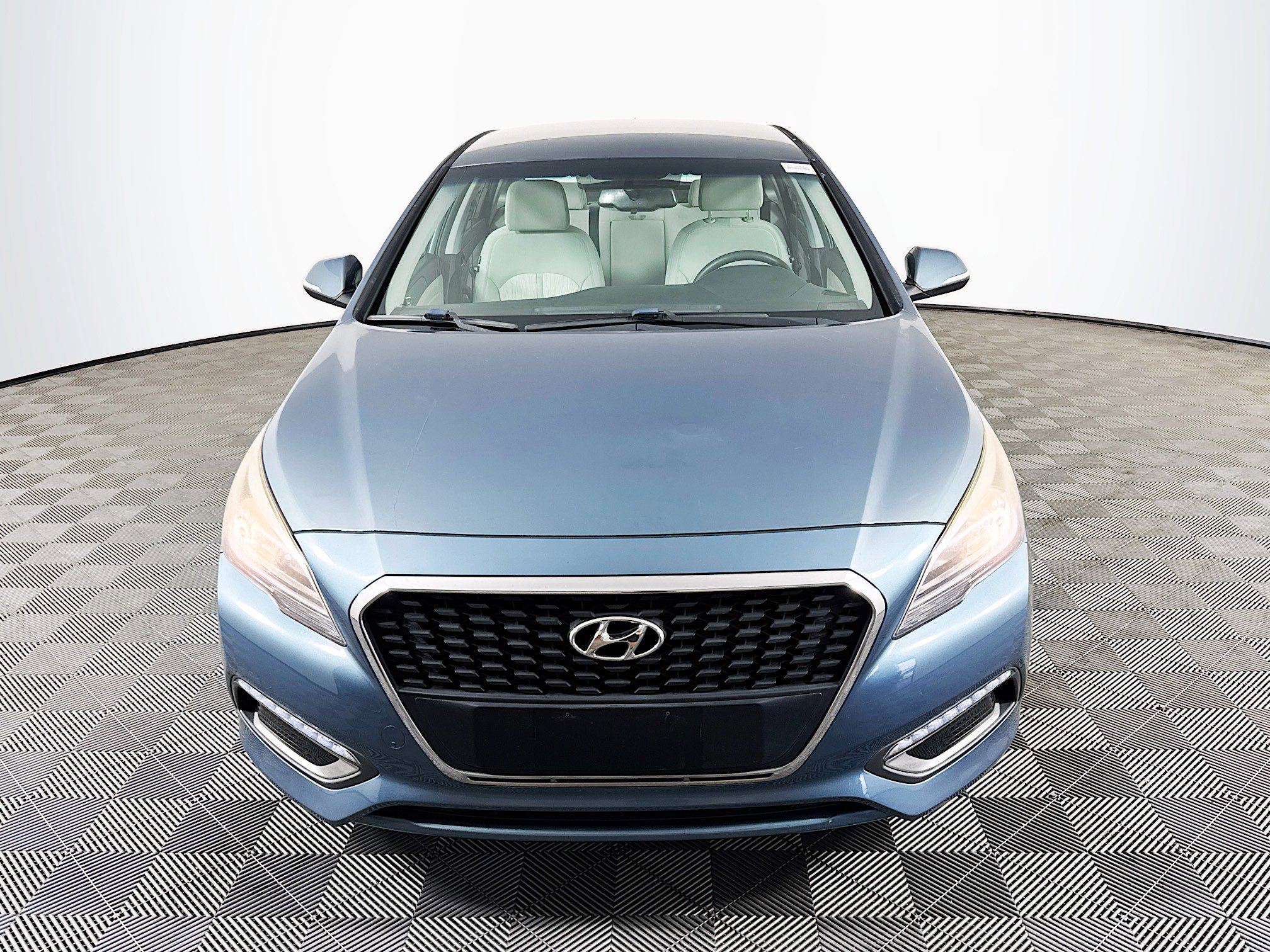 Used 2016 Hyundai Sonata SE image 2