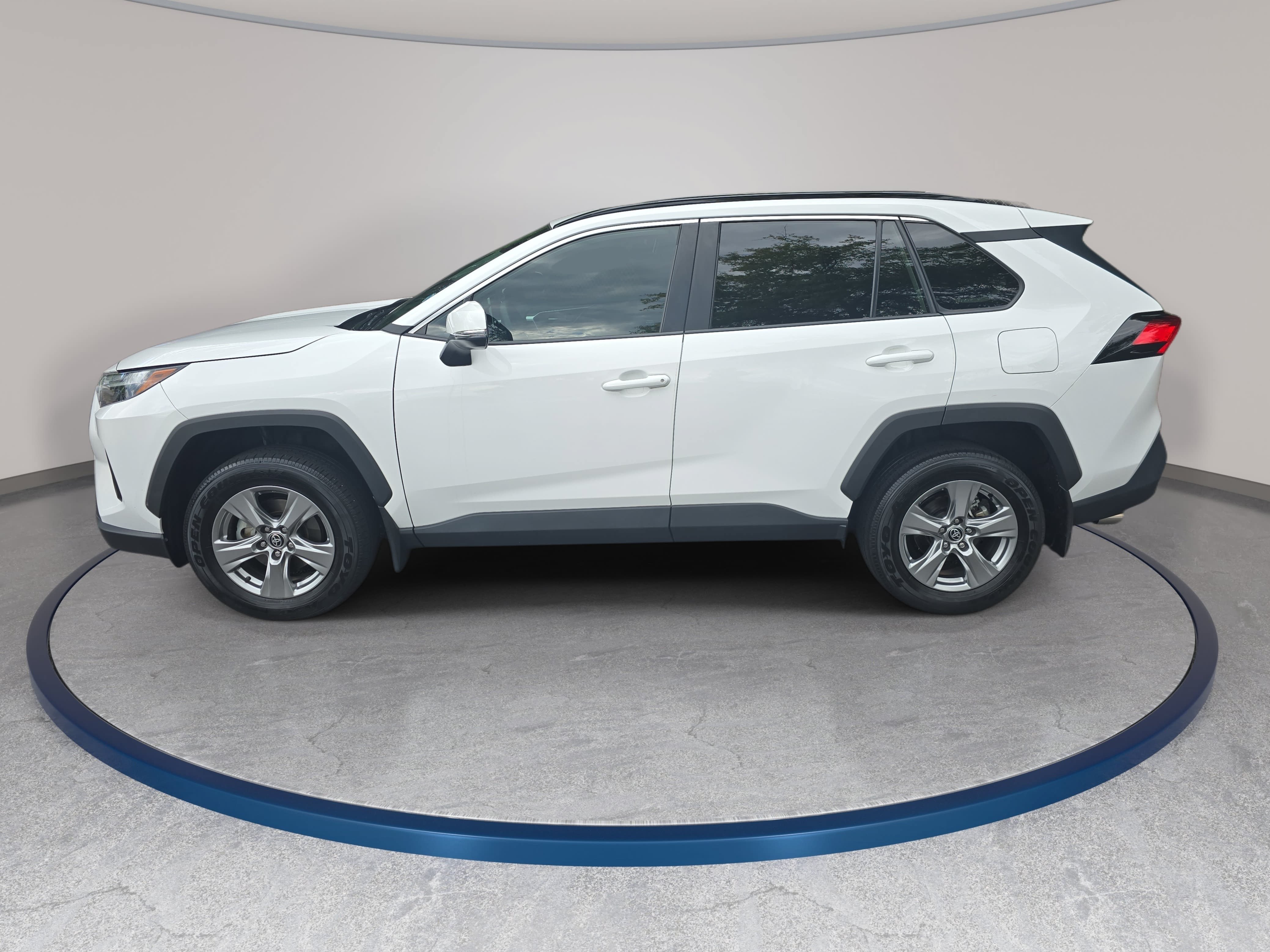 Used 2024 Toyota RAV4 XLE w/ Convenience Package FWD image 8