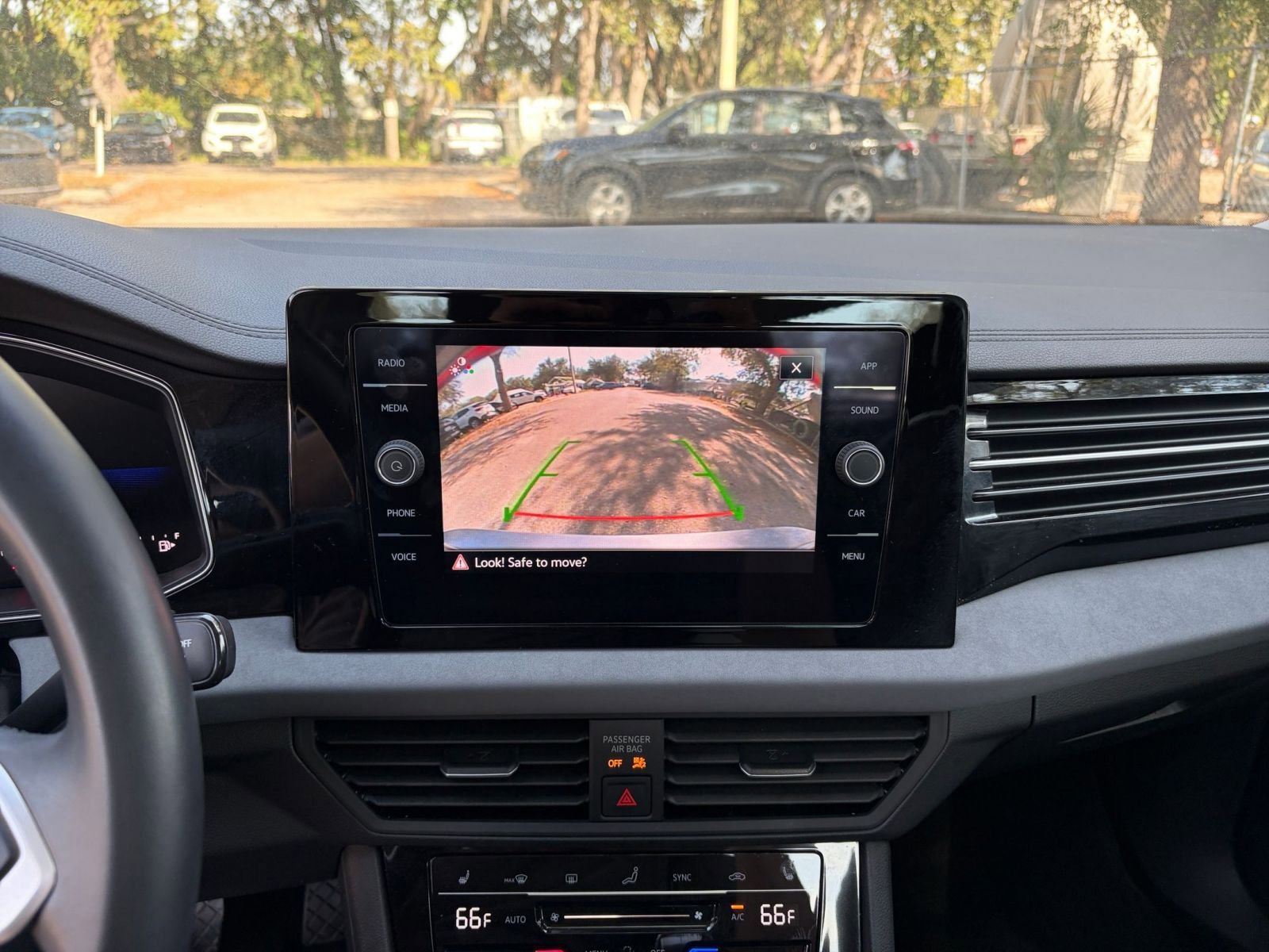 Used 2025 Volkswagen Jetta SE image 17