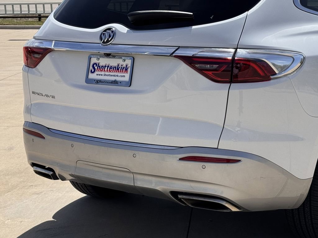 Used 2024 Buick Enclave Essence image 6