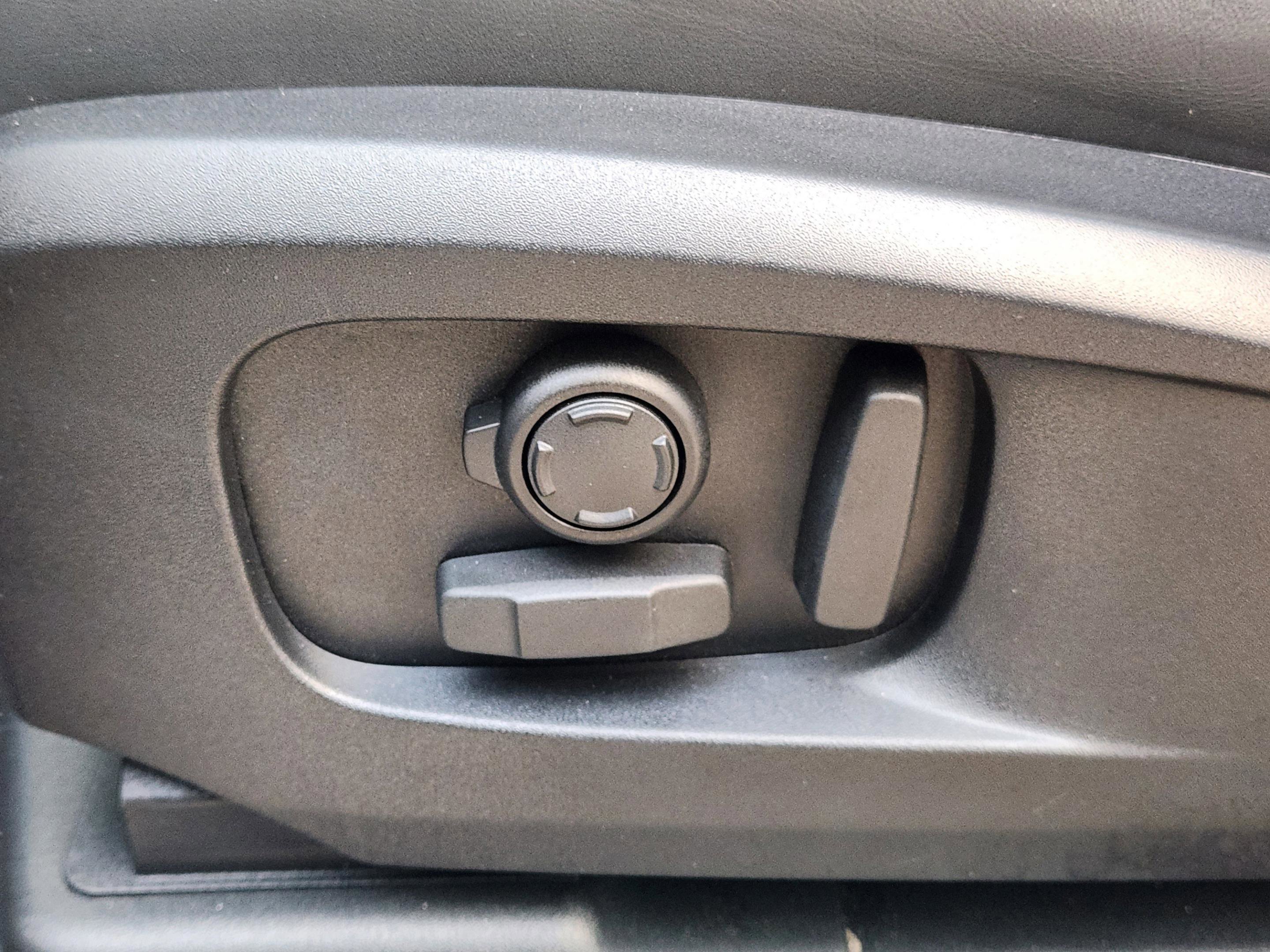 Certified 2025 Land Rover Defender 110 S image 26