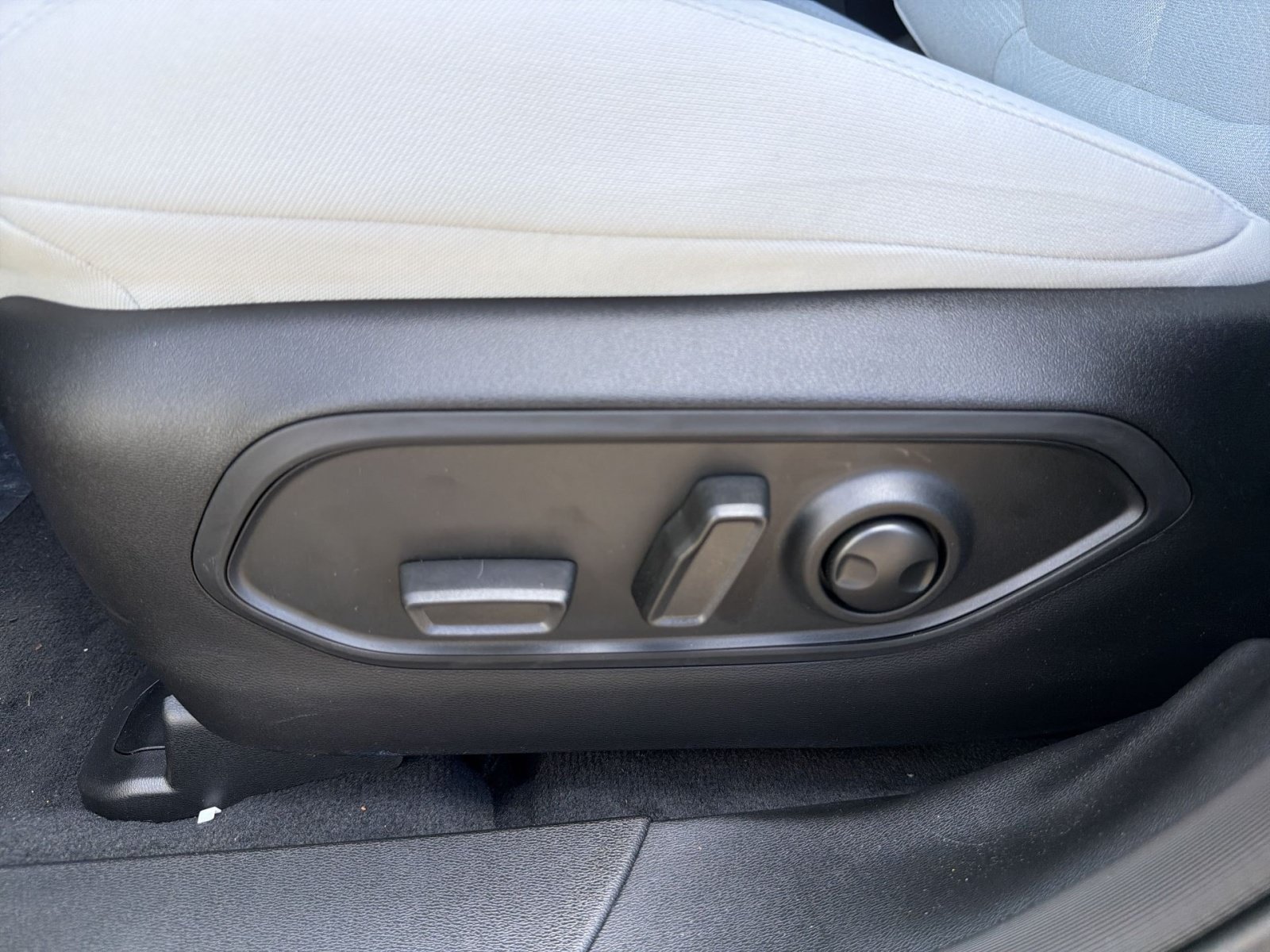 New 2026 Jeep Cherokee Laredo AWD/4WD image 12