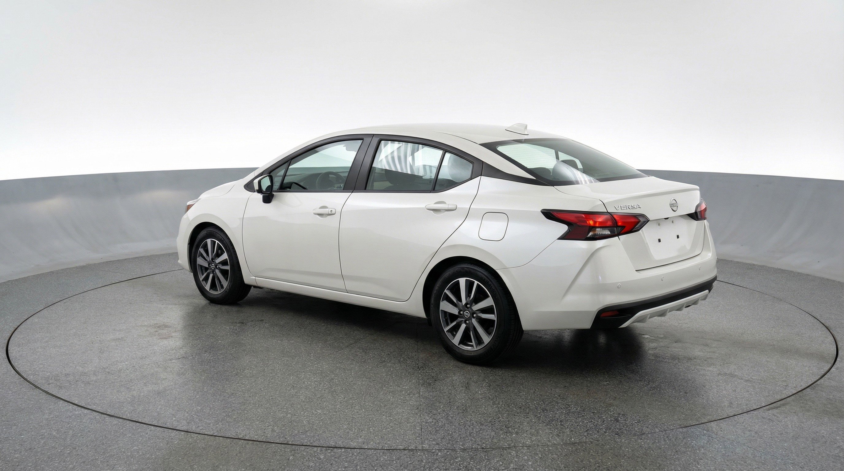 Used 2025 Nissan Versa SV image 6