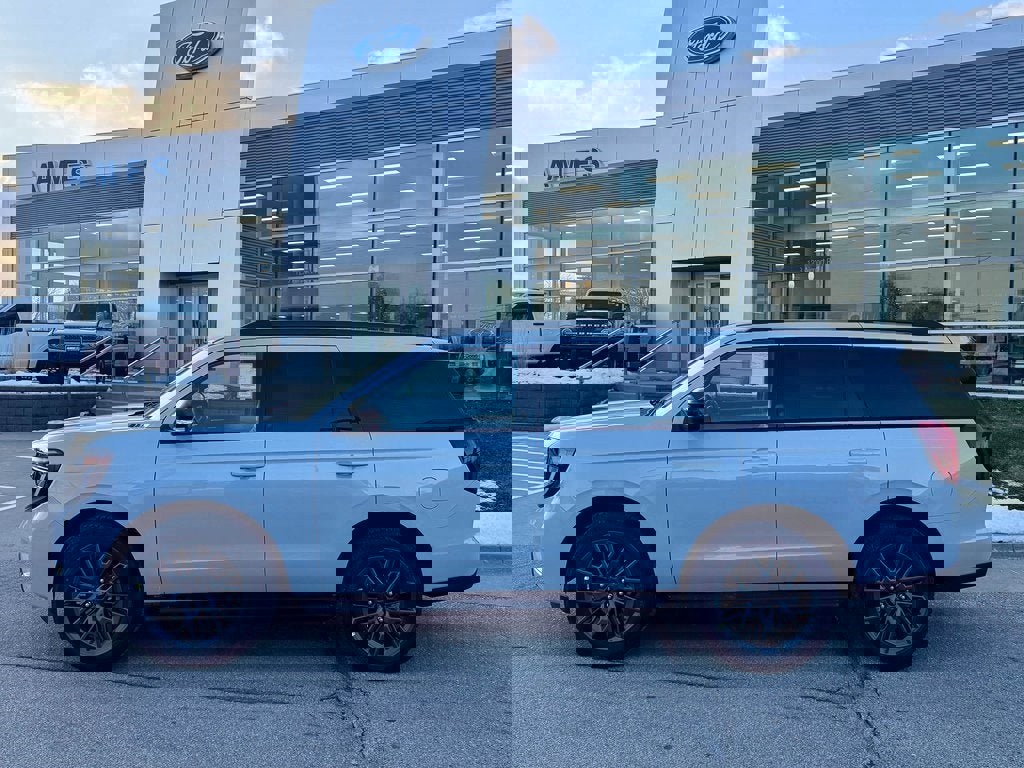 New 2026 Ford Expedition Platinum w/ Stealth Appearance Package image 2