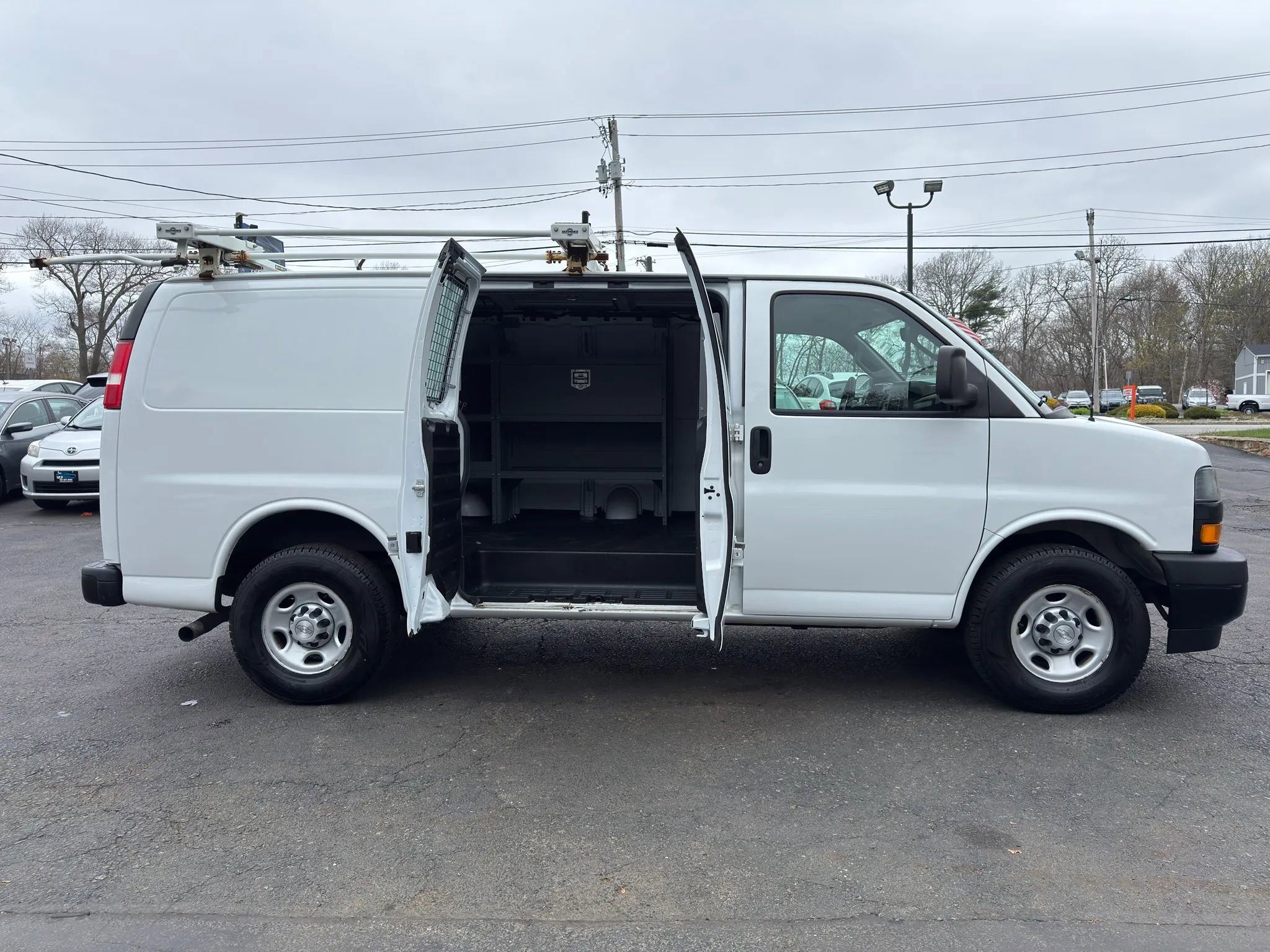Used 2019 Chevrolet Express 2500 w/ Driver Convenience Package RWD image 17