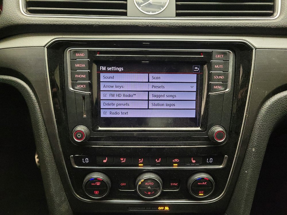 Used 2017 Volkswagen Passat 1.8T R-Line image 25