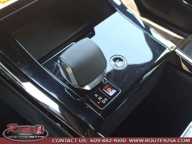 Used 2025 Land Rover Range Rover Sport SE AWD/4WD image 19