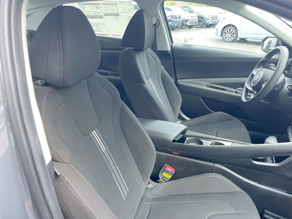 Used 2025 Hyundai Elantra Blue image 49