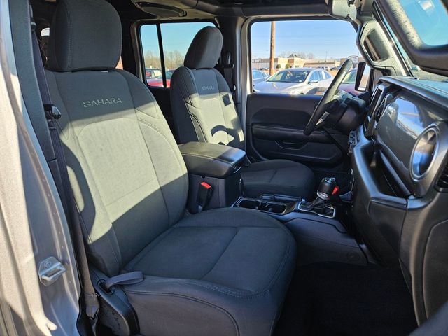 Used 2020 Jeep Wrangler Unlimited Sahara w/ Cold Weather Group AWD/4WD image 17