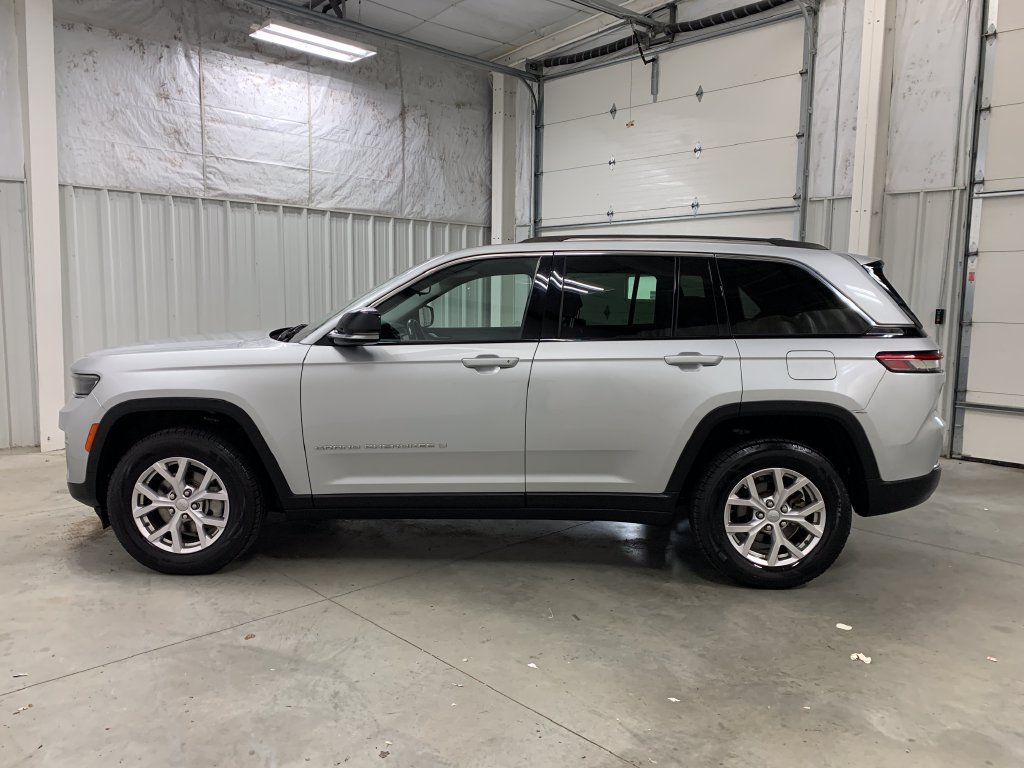 Used 2022 Jeep Grand Cherokee Limited AWD/4WD image 4