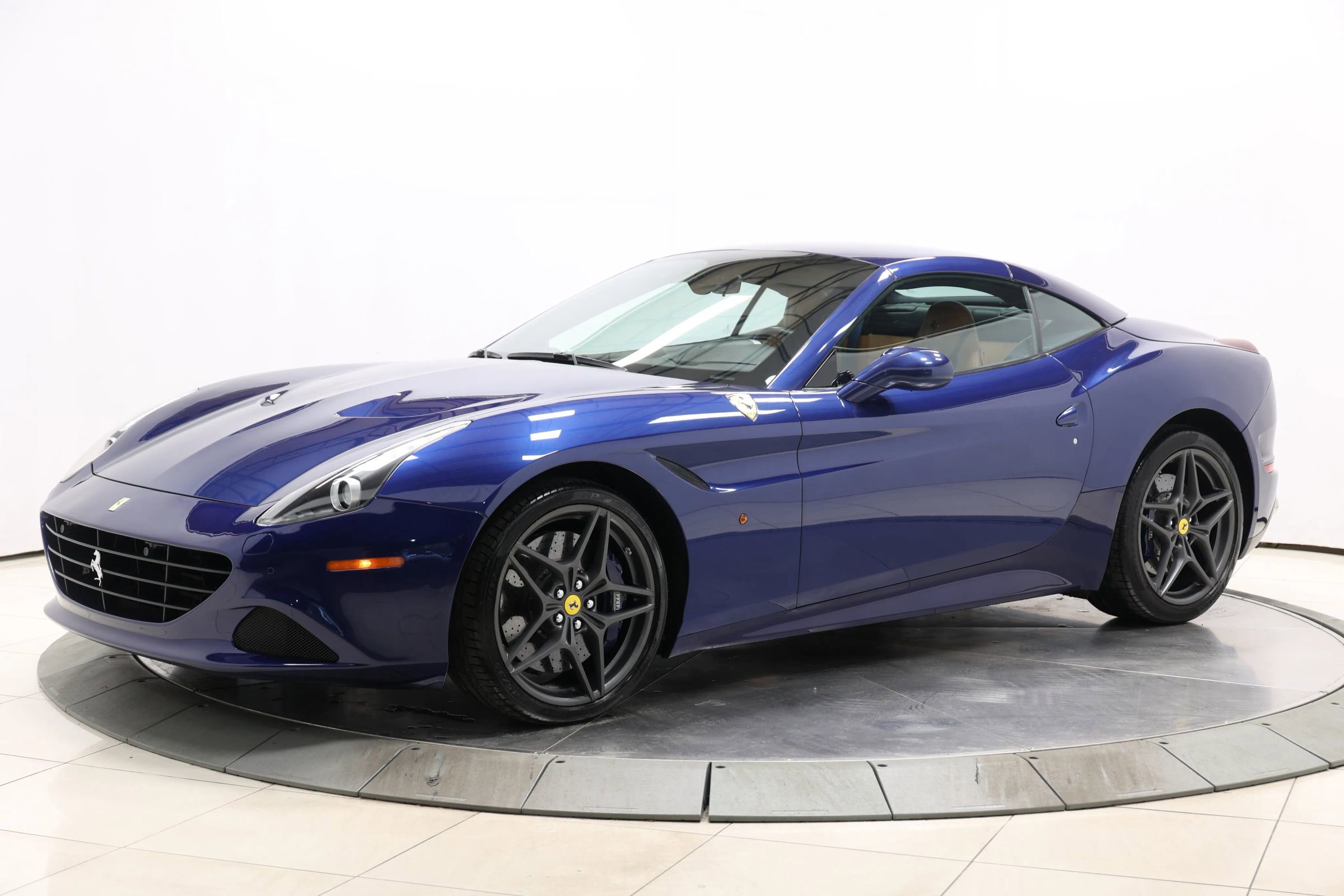 Used 2017 Ferrari California T image 2