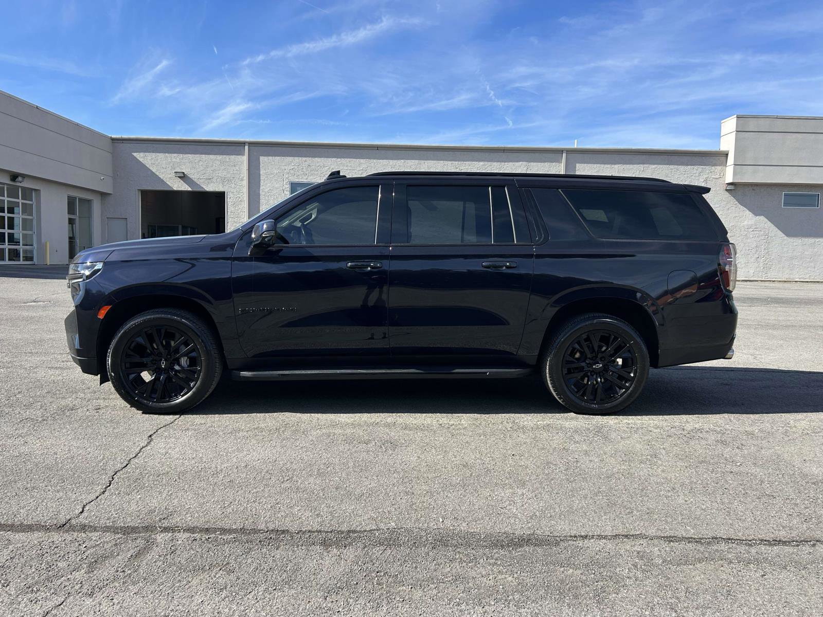 Used 2022 Chevrolet Suburban RST w/ Sport Performance Package RWD image 6