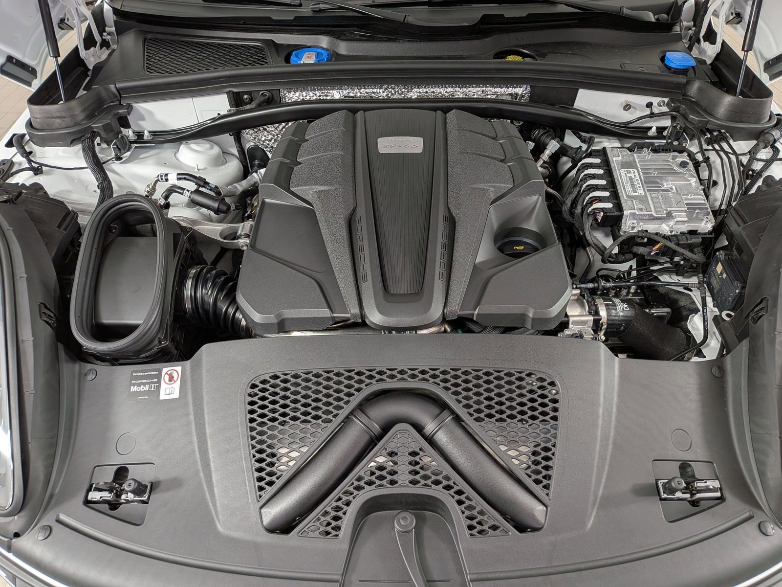 New 2026 Porsche Macan S AWD/4WD image 24