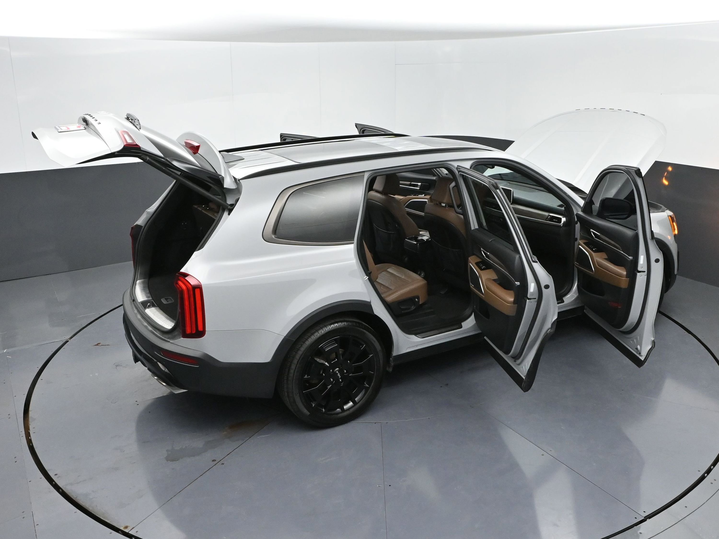Used 2022 Kia Telluride SX w/ SX Prestige Package image 55