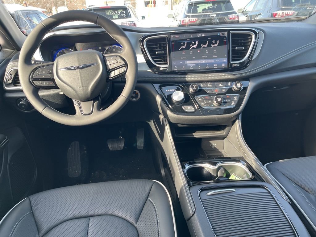 New 2026 Chrysler Pacifica Limited w/ S Appearance Package image 16