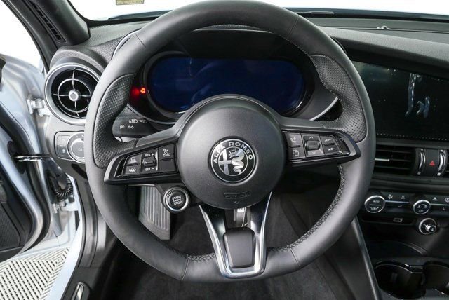 New 2026 Alfa Romeo Giulia w/ Driving Assist Package RWD image 9