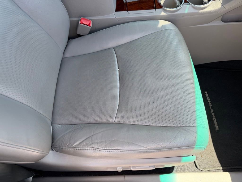 Used 2011 Toyota Highlander Limited w/ Tow Pkg FWD image 17