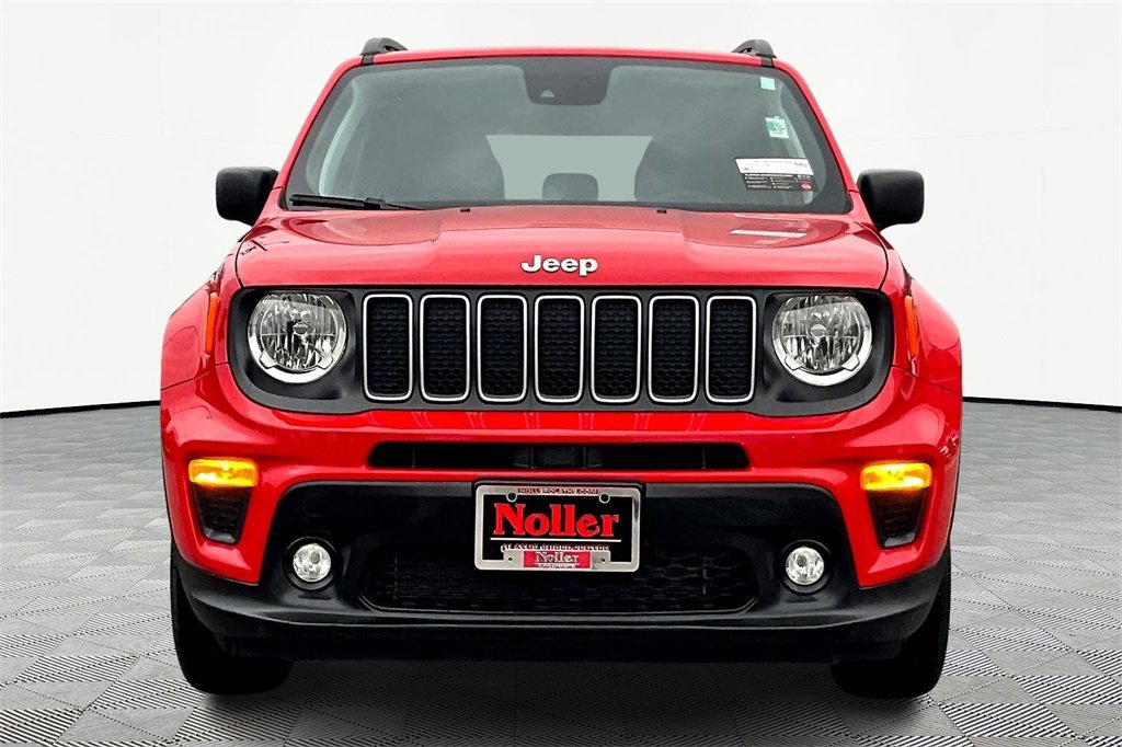 Used 2022 Jeep Renegade Latitude image 3