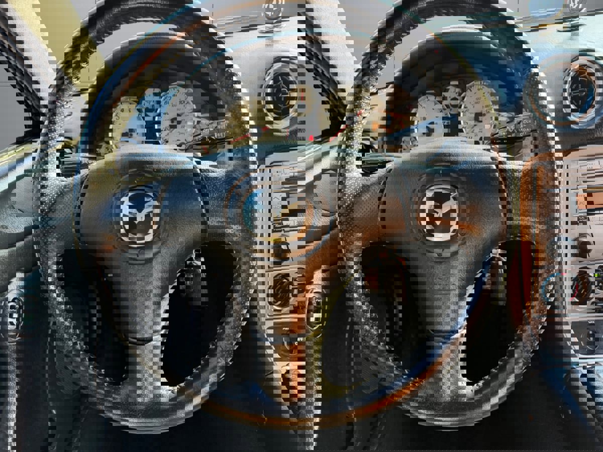 Used 2004 MAZDA MX-5 Miata w/ Convenience Pkg image 12